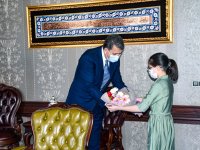 BAŞKAN ÖNTAŞ KOLTUĞUNU ÇOCUKLARA BIRAKTI