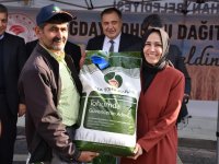 İLÇEMİZ NALLIHAN'DA ÇİFTÇİLERE TOHUMLUK BUĞDAY DAĞITILDI