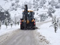 KAR TEMİZLEME VE TUZLAMA ÇALIŞMALARI DEVAM EDİYOR