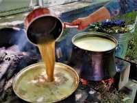 SARIYAR'IMIZDA BAĞ BOZUMU VE GELENEKSEL PEKMEZ YAPIMI