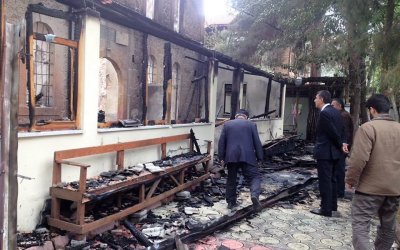 Tarihi Camimiz Yandı