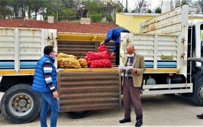 Sarıyar'ımızda  ihtiyaç sahiplerine patates ile  soğan dağıtıldı.