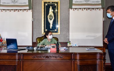 BAŞKAN ÖNTAŞ KOLTUĞUNU ÇOCUKLARA BIRAKTI