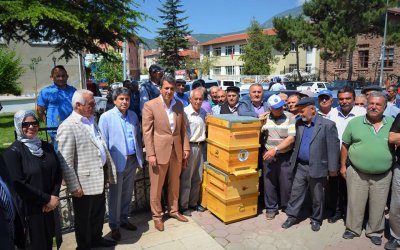 Üreticilerimize Arı Kovanları Dağıtıldı
