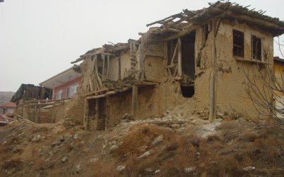 Sarıyar’ımızda Eski Evler Kaderine Terk Edilmiş