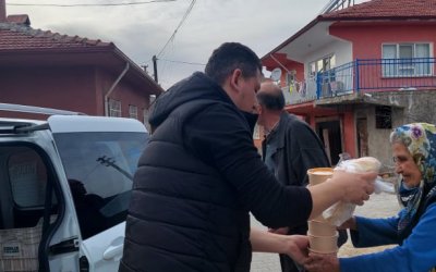 NALLIHAN  BELEDİYEMİZ SARIYAR'IMIZDA İFTAR ÖNCESİ SICAK YEMEK DAĞITIMI YAPIYOR