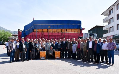 Nallıhan Belediyemiz Üreticilerimize Arı Kovanı Dağıttı