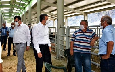 BELEDİYE BAŞKANIMIZ CANLI PAZAR YERLERİNİ DENETLEDİ