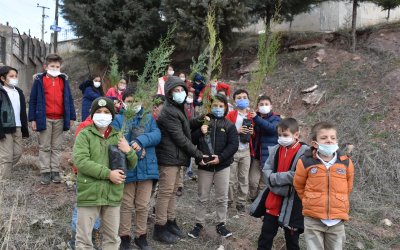 NALLIHAN'IMIZDA ÖĞRENCİLER FİDAN DİKTİ