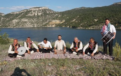 MUHTEŞEM BİR SES MUHTEŞEM BİR SARIYAR