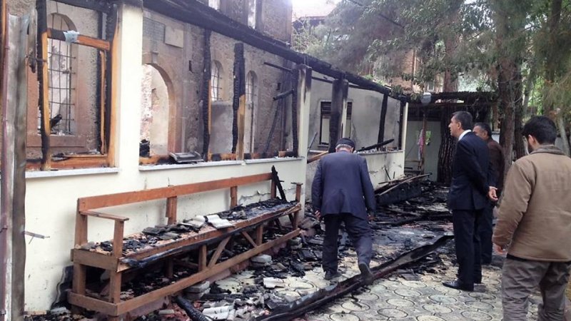 Tarihi Camimiz Yandı