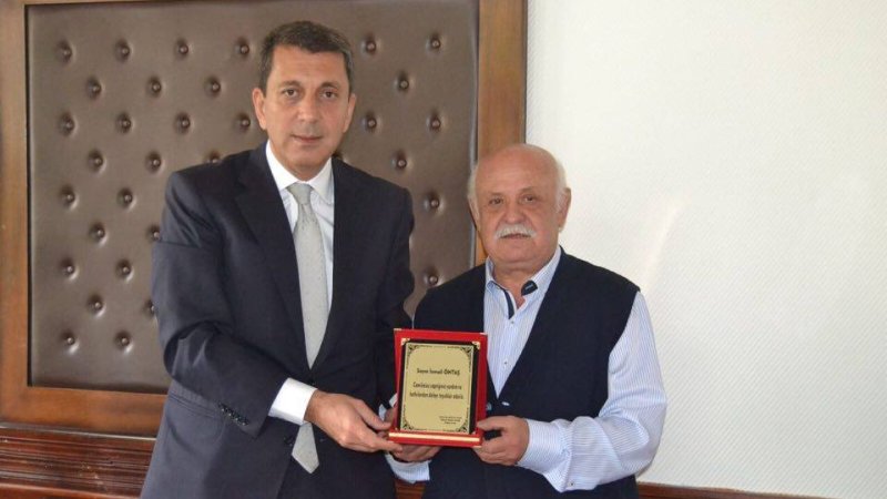 Belediye Başkanımıza Plaket Verildi