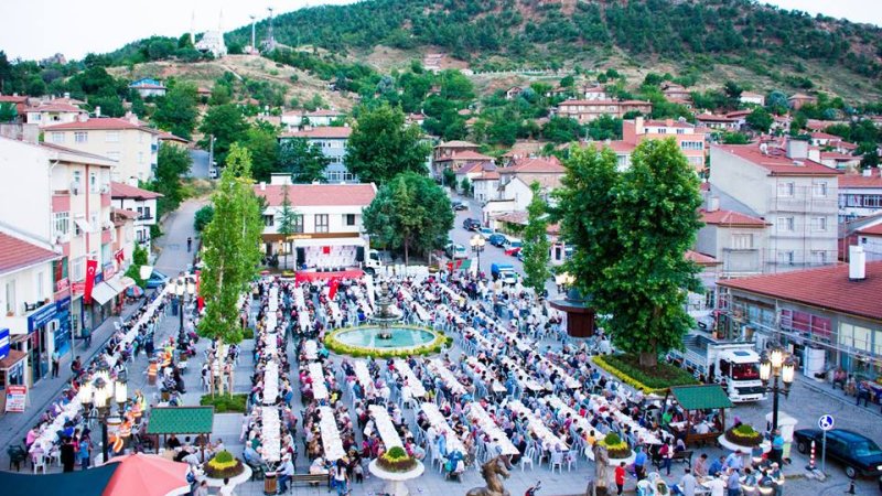 Nallıhan Belediye’miz İlçemiz Nallıhan’da İftar Yemeği Verdi