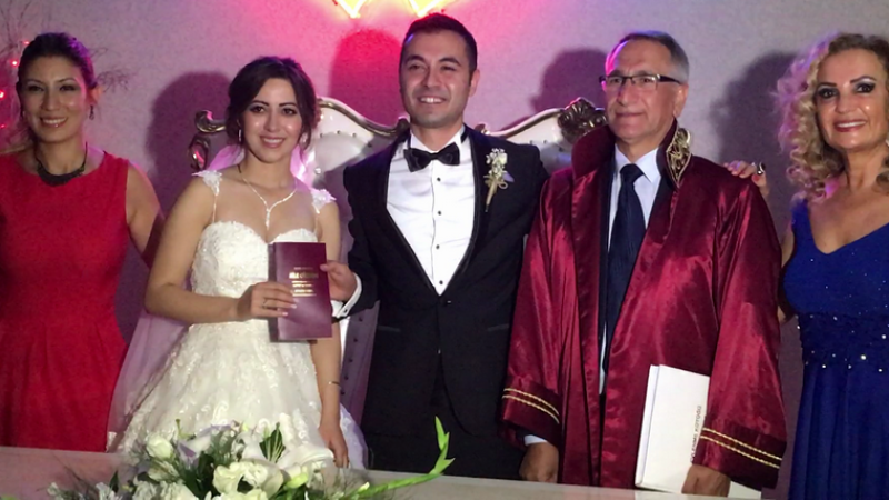 GENÇ ÇİFTLERE ÖMÜR BOYU MUTLULUKLAR DİLERİZ