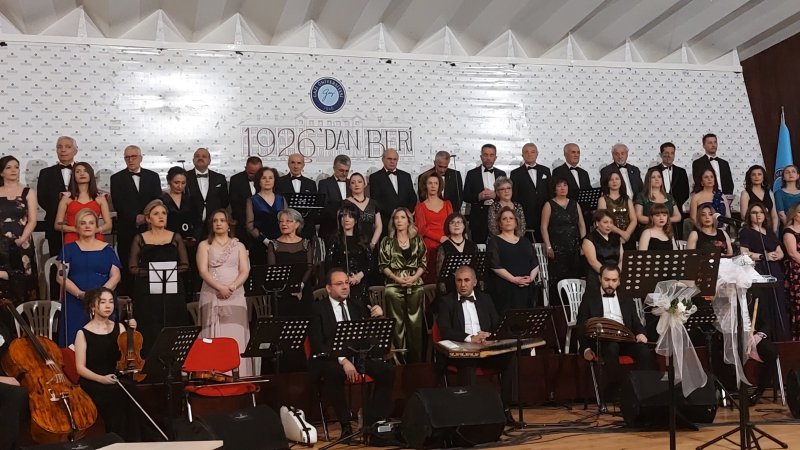 Gazi Üniversitesi Akademisyenler ve İdari Personel Türk Sanat Müziği Korosu yeni yılda seyircisi ile buluştu
