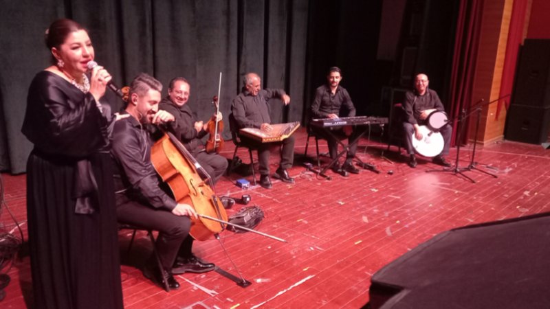 24 Kasım Öğretmenler günü dolayısıyla Değerli sanatçımız Çiğdem Gürdal  Konser verdi
