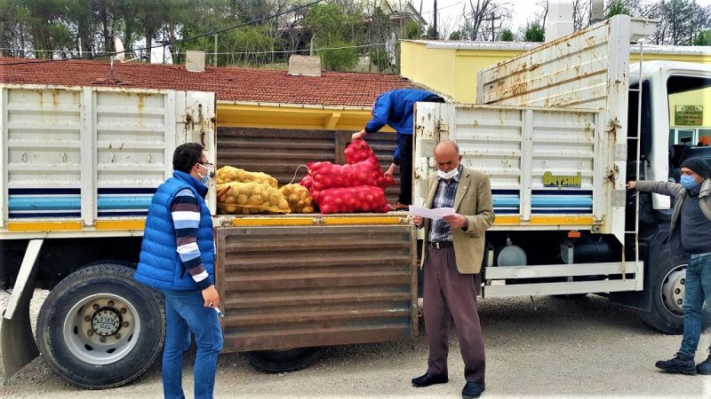 Sarıyar'ımızda  ihtiyaç sahiplerine patates ile  soğan dağıtıldı.