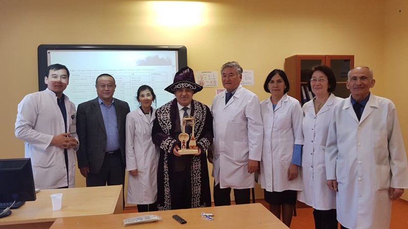 KAZAKİSTAN'DA FERRUH YÜCEL HOCAMIZ'A TEŞEKKÜR BELGESİ VERİLDİ