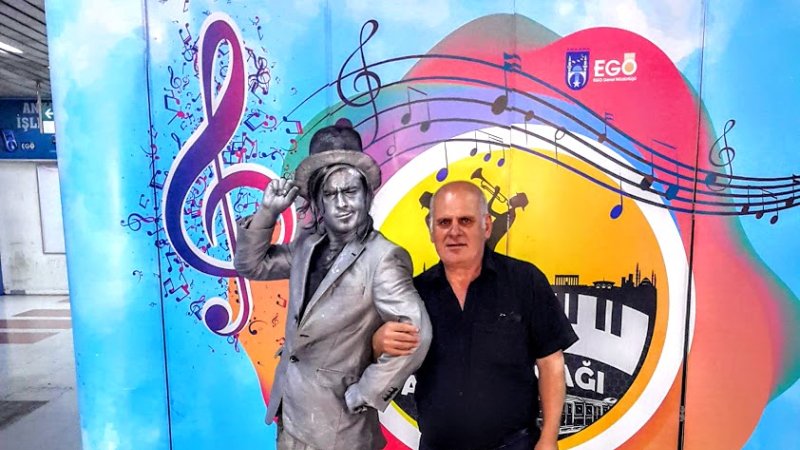 Ankara Metrosunda Sanat Bambaşka