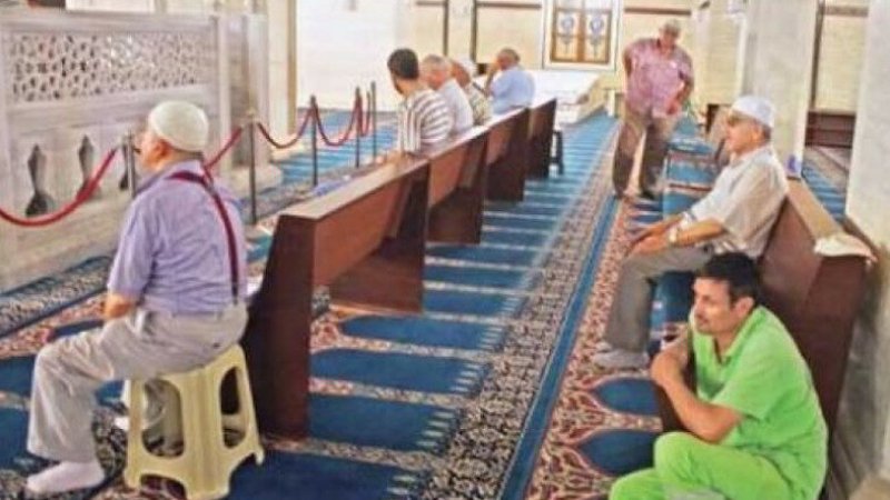 TABURE VE SANDALYELER KALKIYOR