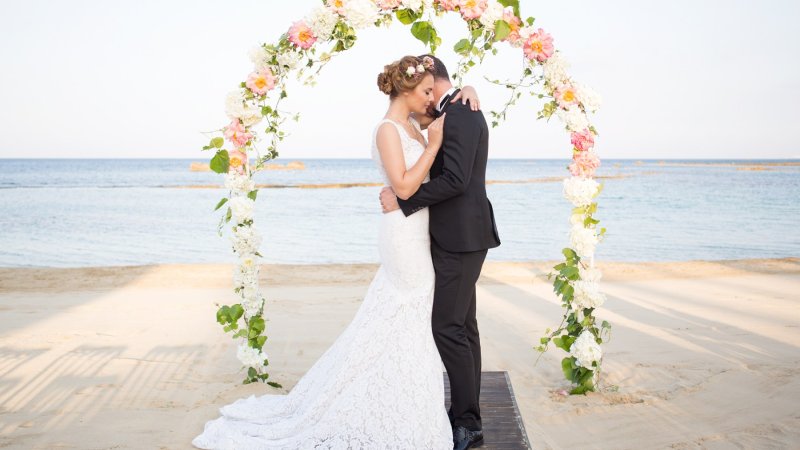 GENÇLERİMİZE SONSUZ MUTLULUKLAR DİLERİZ