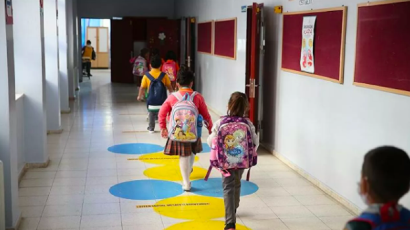 TATİL BİTTİ,OKULLAR AÇILDI.20 MİLYON DERS BAŞINDA