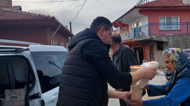 NALLIHAN  BELEDİYEMİZ SARIYAR'IMIZDA İFTAR ÖNCESİ SICAK YEMEK DAĞITIMI YAPIYOR