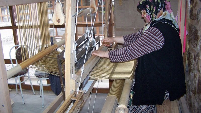 İLÇEMİZ NALLIHAN'DA MEKİK DOKUMA KURSLARI BAŞLIYOR