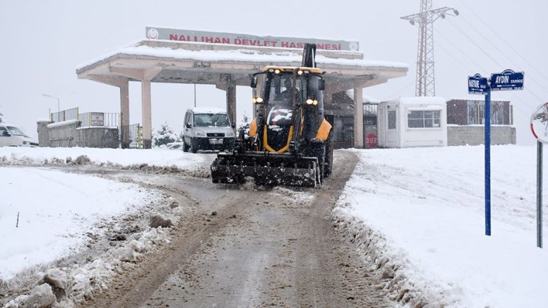 KAR TEMİZLEME VE TUZLAMA ÇALIŞMALARI DEVAM EDİYOR