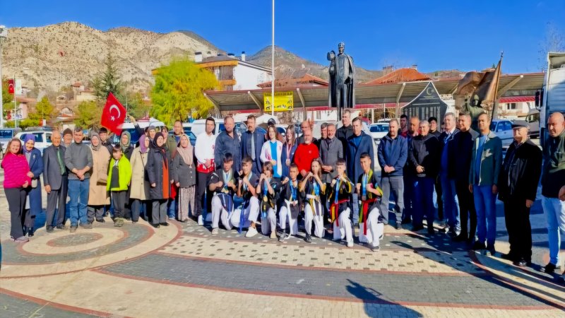 Nallıhan'da Alpagut Turan Savaş Sanatı milli sporcuları törenle karşılandı