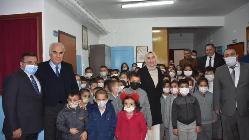 İLÇEMİZ NALLIHAN MİLLİ EGİTİM MÜDÜRÜMÜZ HÜSEYİN ÖZSOY NALLIHAN'DAKİ ÇALIŞMALARI İLE DİKKATLERİ ÜZERİNDE TOPLUYOR