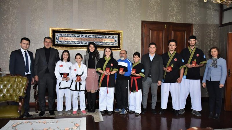 NALLIHAN BELEDİYEMİZDEN BAŞARILI ÖĞRENCİLERİMİZE ALTIN ÖDÜLÜ