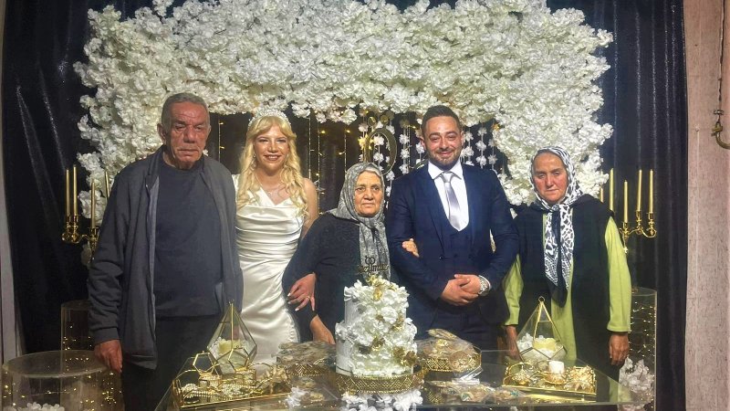 ÖZLEM KARADEMİR'E  MUTLULUKLAR DİLERİZ